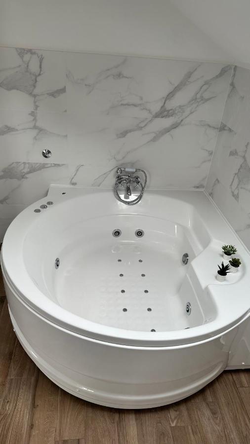 Seti Gorgeous Apartments With Jacuzzi Belgrad Dış mekan fotoğraf