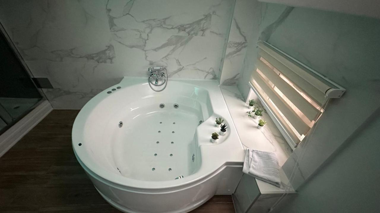 Seti Gorgeous Apartments With Jacuzzi Belgrad Dış mekan fotoğraf