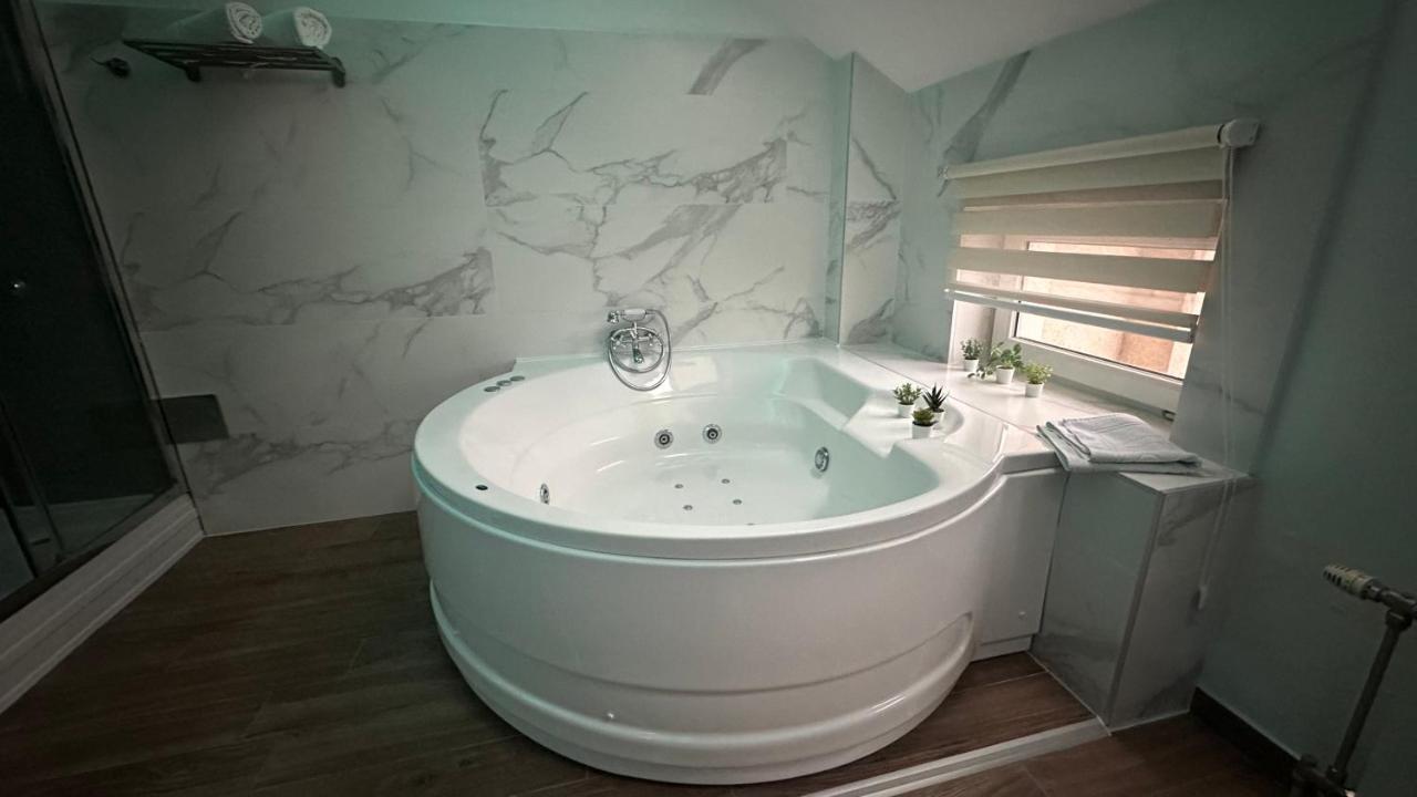 Seti Gorgeous Apartments With Jacuzzi Belgrad Dış mekan fotoğraf